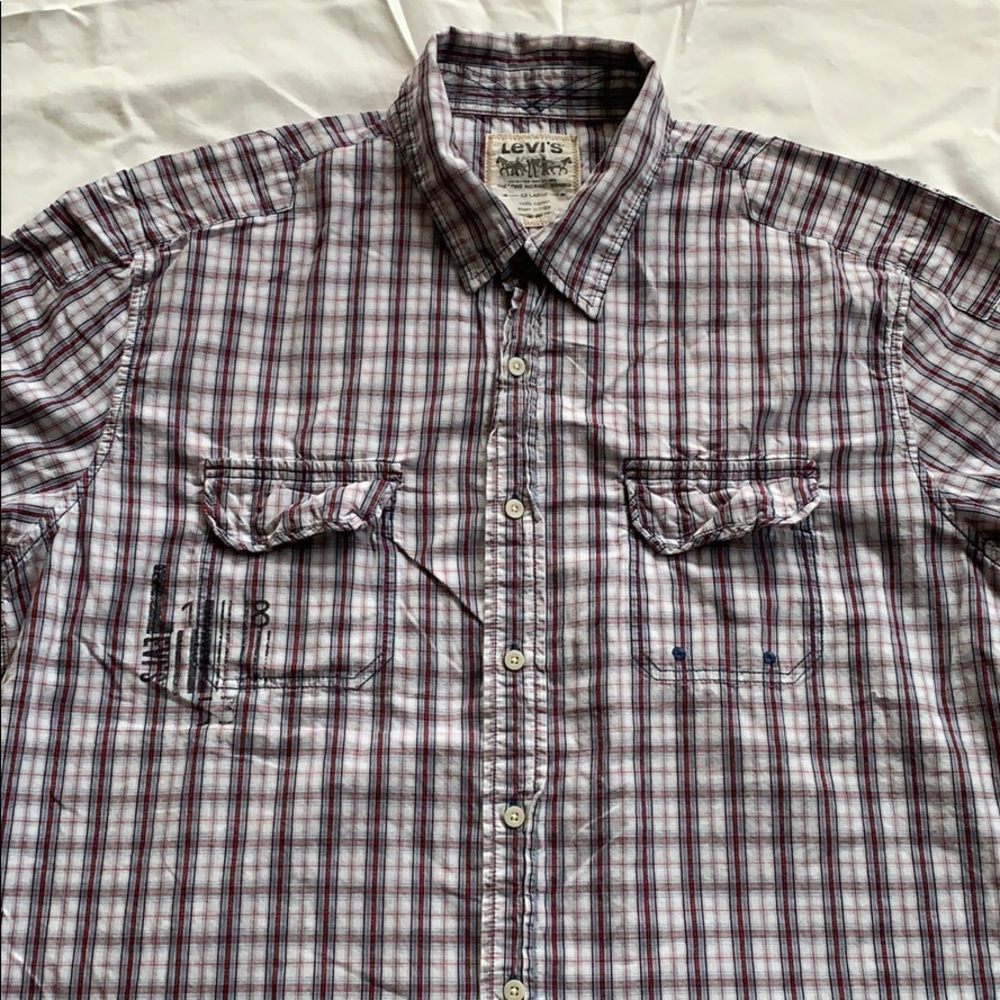 Short sleeve Levi’s shirt